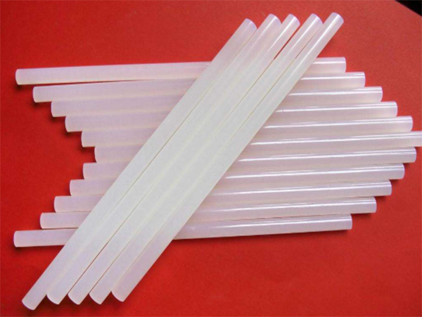 熒光增白劑在熱熔膠中應(yīng)該如何使用？